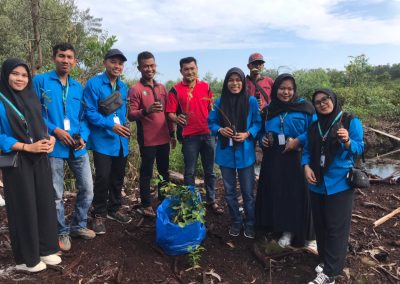 Proker KKN STIE Bengkalis penanaman Bibit Geronggang bersama Pemdes Sepahat dan MPB Desa Sepahat.