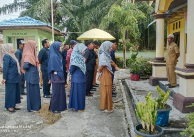 Rutinitas Briefing Senin Pagi di Pimpin lagi oleh Kasi Pemerintahan Desa Sepahat