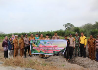 Pemerintah Desa Sepahat Melalui BUMDES Melaksanakan Penanaman Jagung dalam Rangka Program Ketahanan Pangan